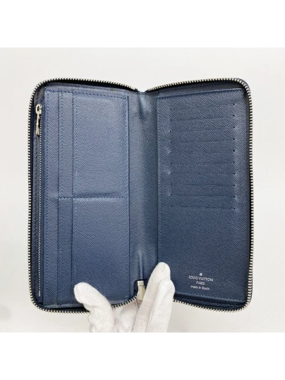 Louis Vuitton Wallet Taiga Zippy Vertical Ocean
